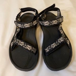 teva sandals size 8